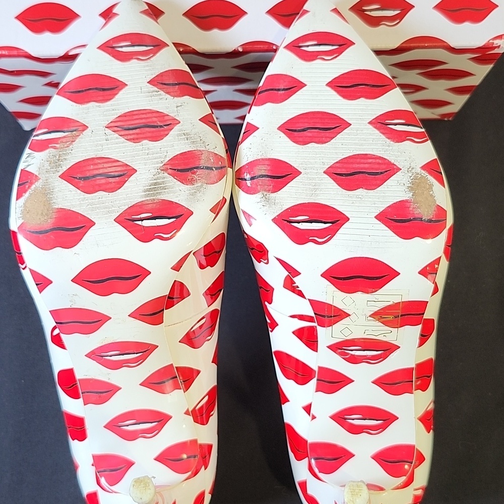ALDO Stessy Red Lip Pattern Patent Leather 4" Heels Size 6.5 Fun Sexy Party - Picture 5 of 9